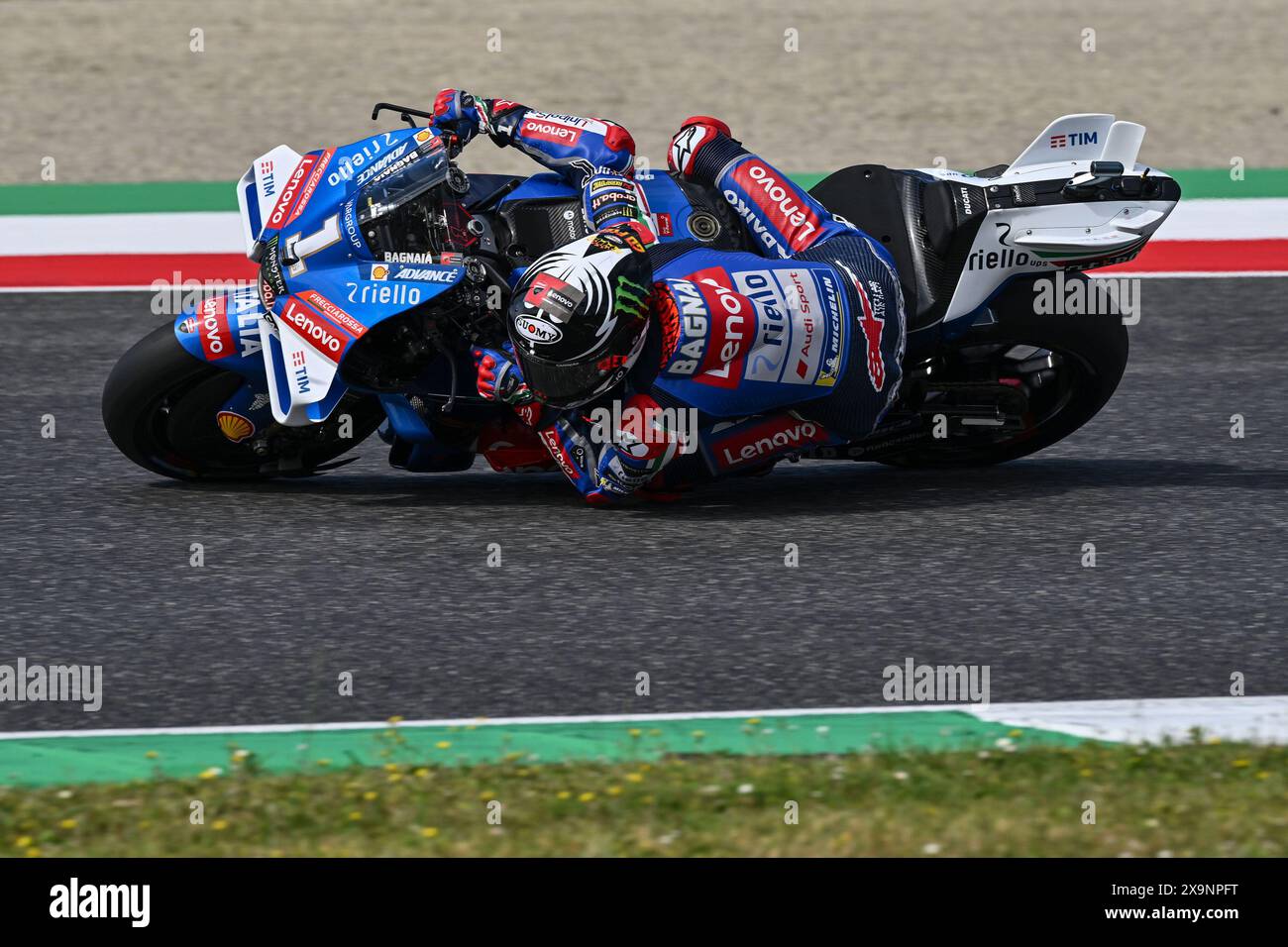 Mugello, Italia. 2 giugno 2024. Il pilota italiano Francesco Bagnaia del Ducati Lenovo Team con una livrea speciale in Azzurro (azzurro), il colore delle squadre nazionali italiane durante il Gran Premio dâ&#x80;&#x99;Italia Brembo - Warm Up, Campionato Mondiale MotoGP nel Mugello, Italia, 02 giugno 2024 Credit: Independent Photo Agency/Alamy Live News Foto Stock