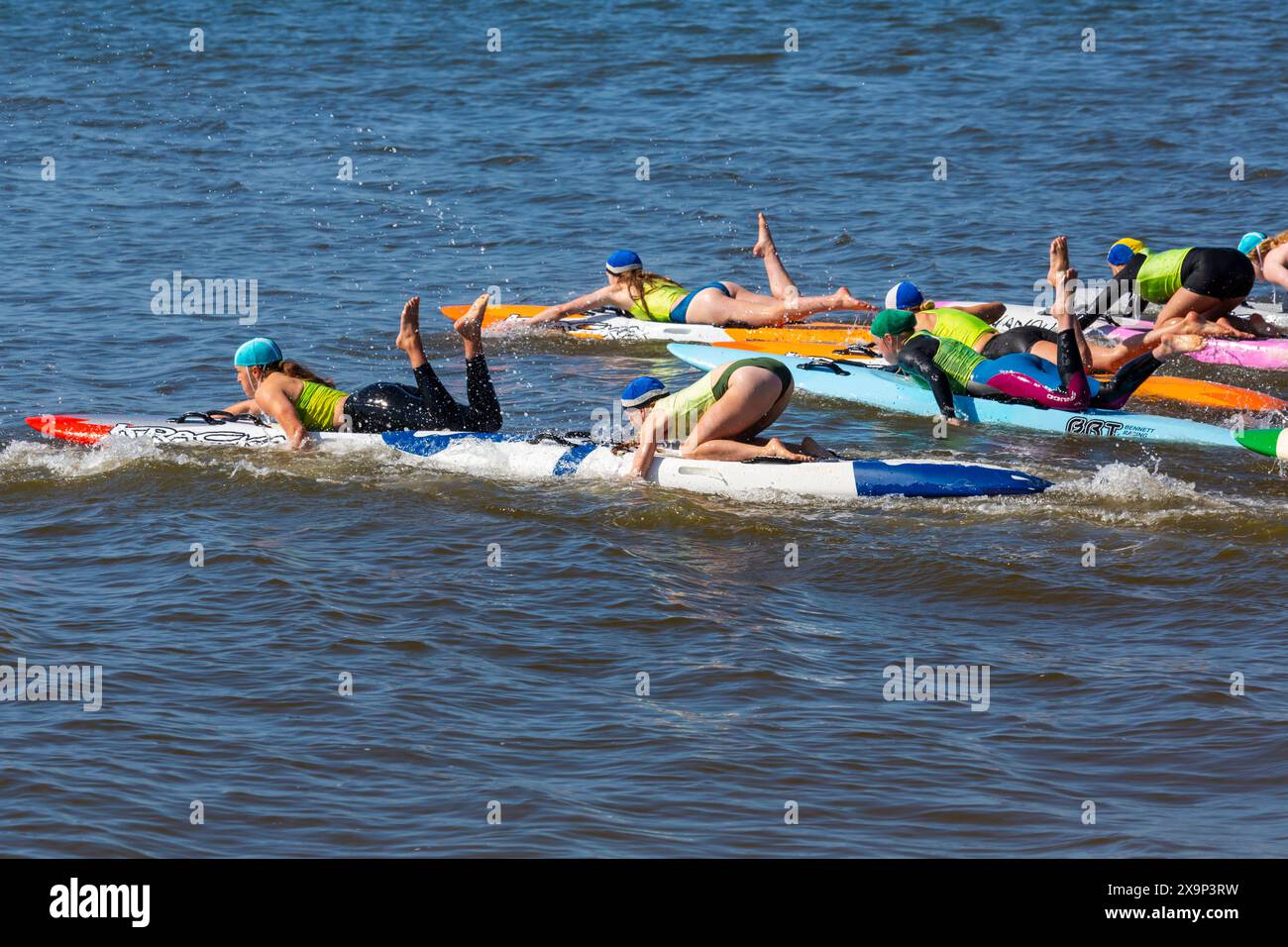 Branksome Chine, Poole, Dorset, Regno Unito. 2 giugno 2024. Branksome Chine ospita la prova sulla spiaggia di GB Ocean, mentre i bagnini competono nel processo di selezione per la LWC2024 a Kurrawa, Australia. I Campionati del mondo salvavita attirano il maggior numero di atleti d'élite, con 7000 concorrenti, 12.000 tifosi e le bandiere di 50 paesi che volano da Kurrawa al Gold Coast Aquatic Centre. Una bella e calda giornata di sole. Crediti: Carolyn Jenkins/Alamy Live News Foto Stock