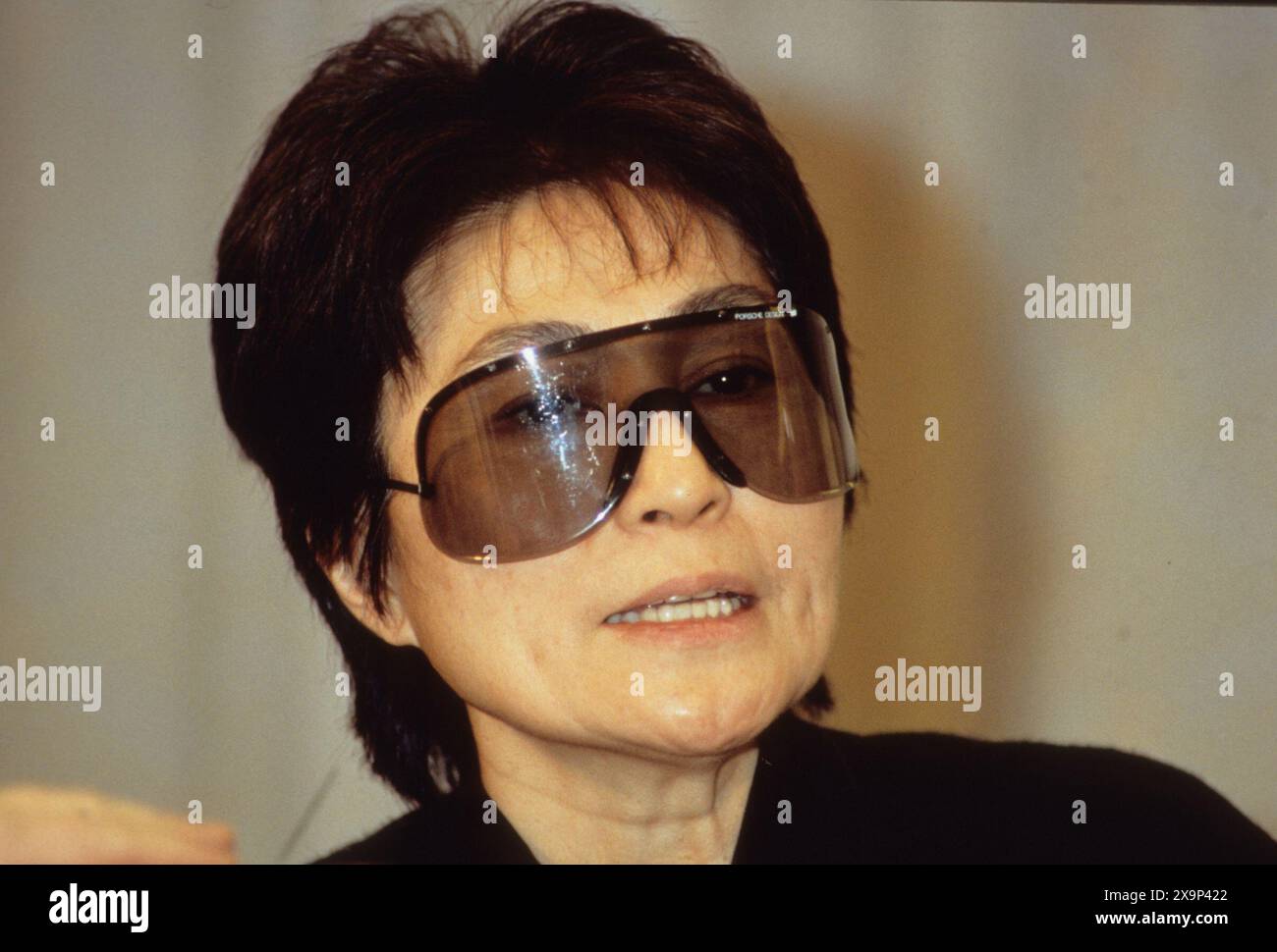 YOKO ONO artista statunitense a Stoccolma 1990 mediante il rilancio della sua arte Foto Stock