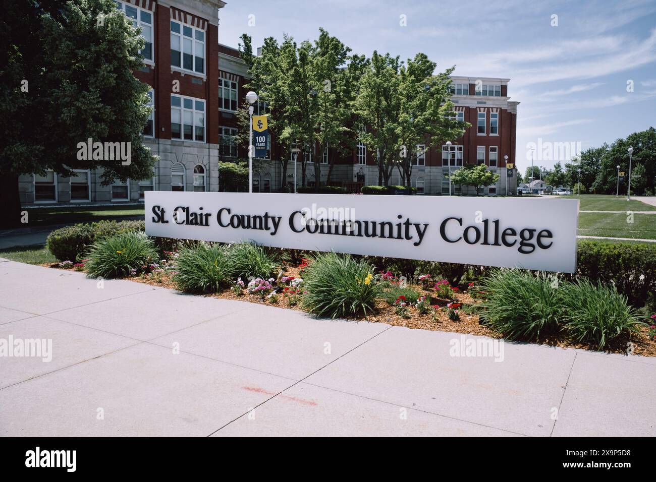 Edificio del St. Clair County Community College e insegna a Port Huron, Michigan USA Foto Stock