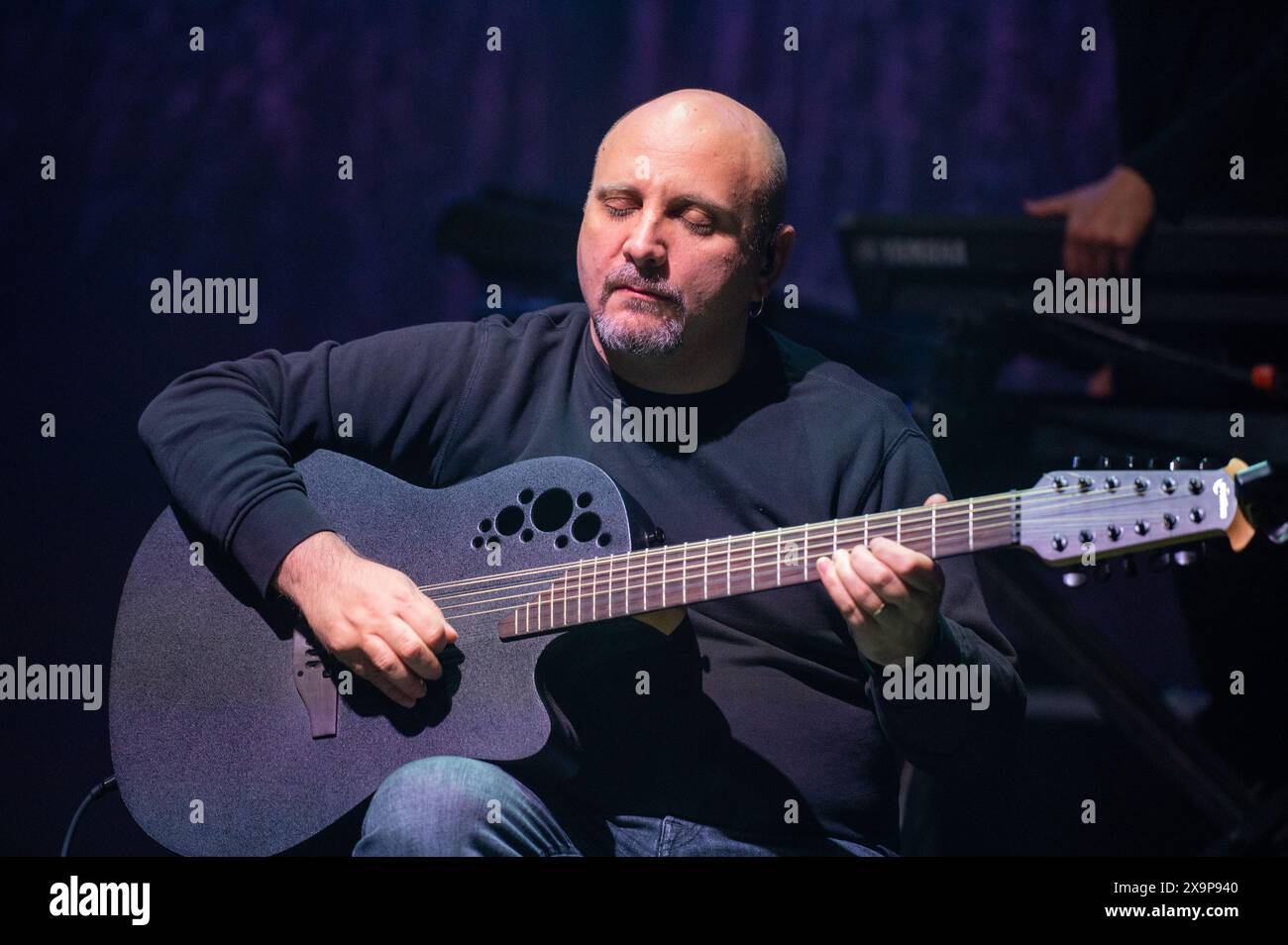 Maggio 7, 2024: Marco Sfogli - la premiata Forneria Marconi (PFM) suona un concerto (PFM canta De André) a Milano, Italia Foto Stock