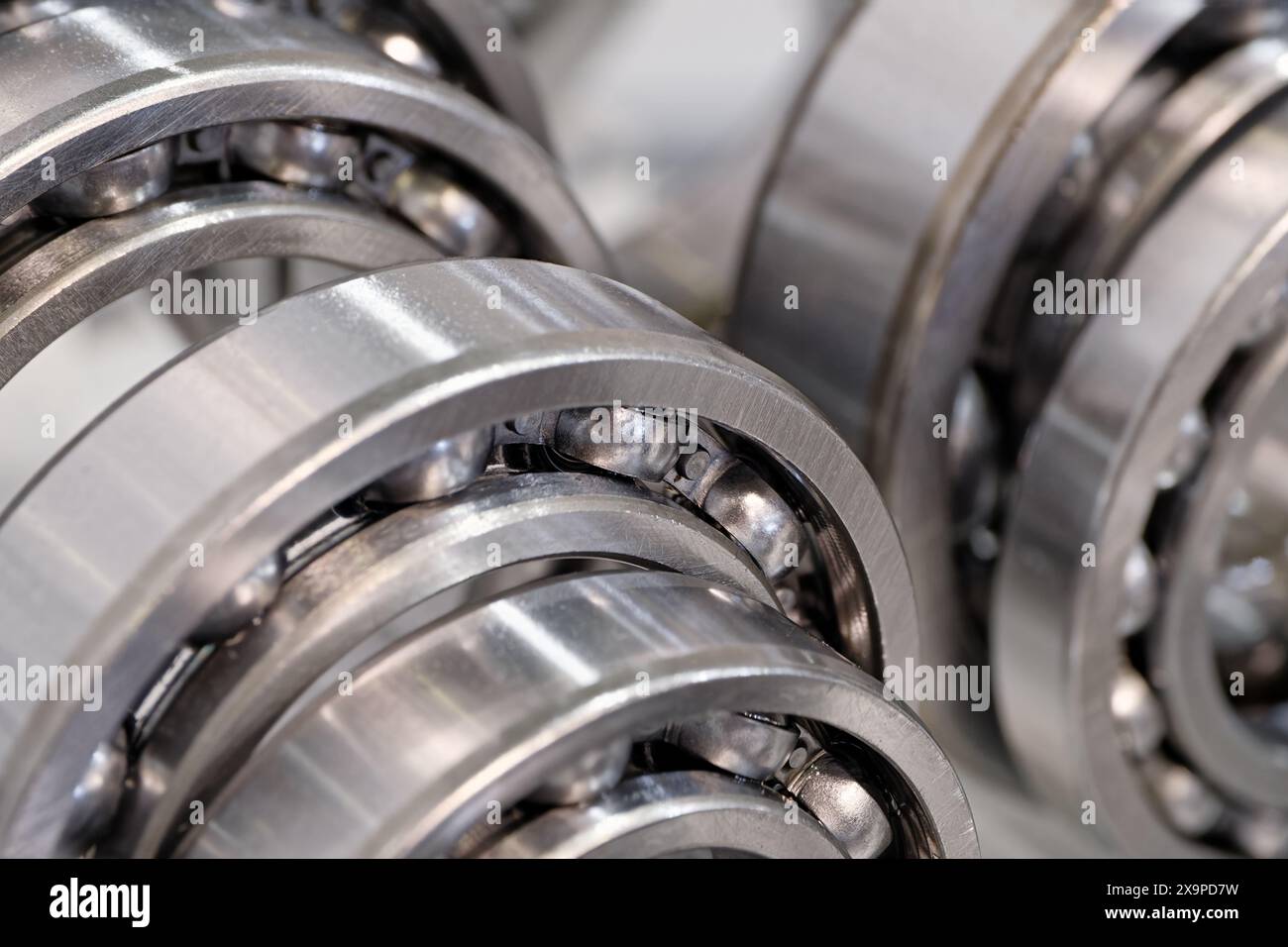 Gruppo di cuscinetti a sfere e a rulli, background industriale astratto Foto Stock