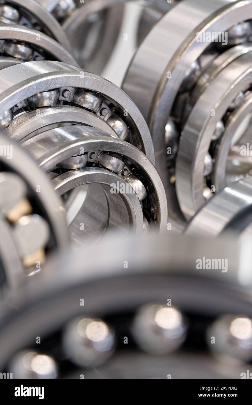 Gruppo di cuscinetti a sfere e a rulli, background industriale astratto Foto Stock