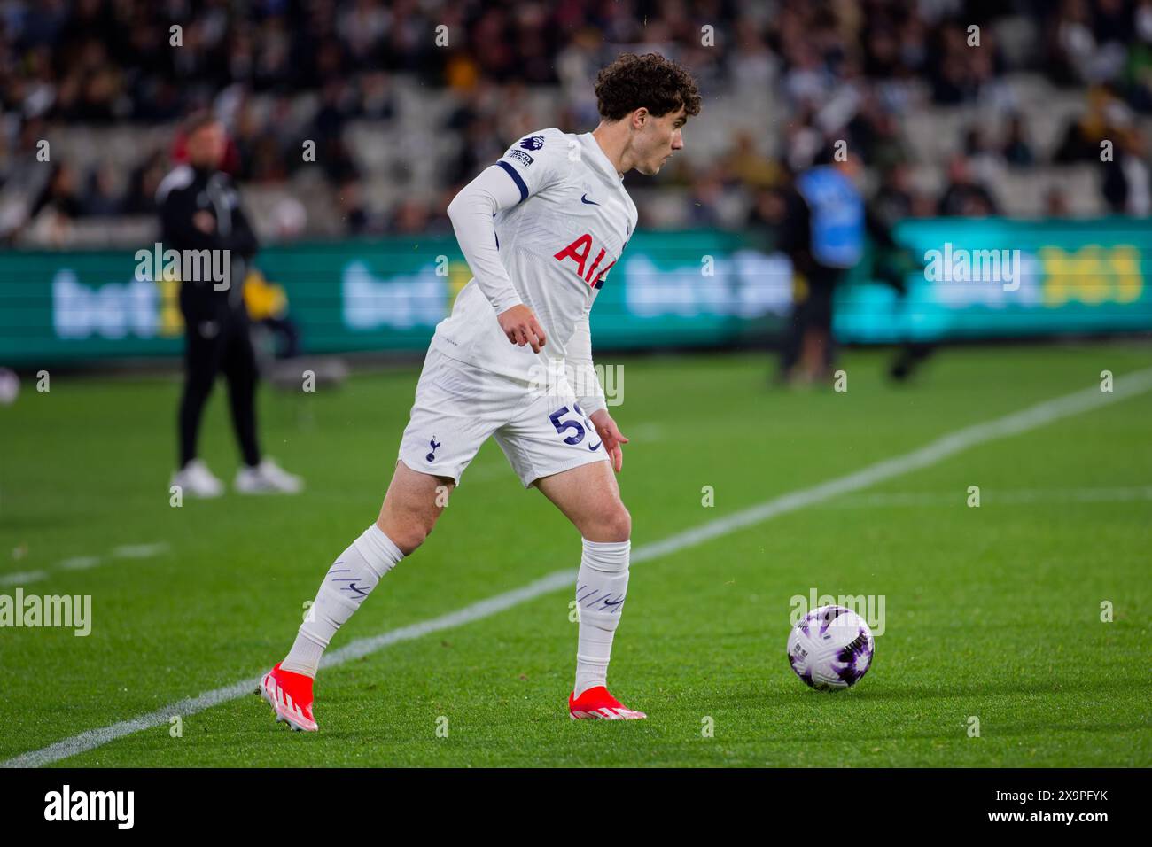 Yago Santiago del Tottenham controlla la palla durante l'Exhibition match tra Tottenham e Newcastle al MCG il 22 maggio 2024 a Melbourne, Aust Foto Stock