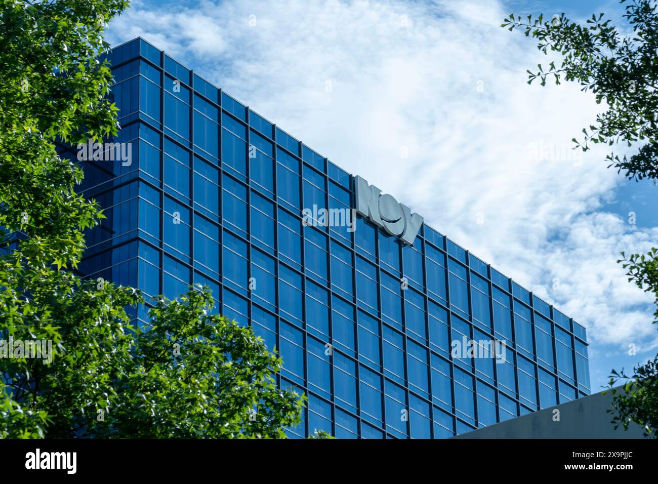 Il logo di NOVEMBRE è riportato sull'edificio presso la sede centrale di Houston, Texas, Stati Uniti. Foto Stock