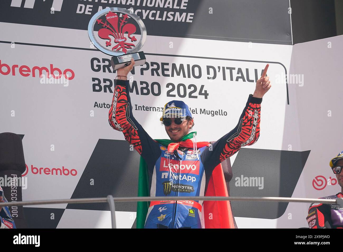 Mugello, Italien. 2 giugno 2024. 02.06.2024, autodromo Internazionale del Mugello, Mugello, MotoGP Gran Premio d'Italia 2024, nella foto il vincitore del podio Francesco Bagnaia dall'Italia, Ducati Lenovo Team Credit: dpa/Alamy Live News Foto Stock