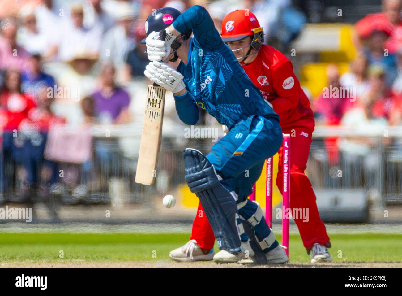 Old Trafford, Manchester domenica 2 giugno 2024. Brooke Guest #29 Derbyshire County Cricket Club in battuta durante la partita Vitality Blast T20 tra Lancashire e Derbyshire County Cricket Club a Old Trafford, Manchester, domenica 2 giugno 2024. (Foto: Mike Morese | mi News) crediti: MI News & Sport /Alamy Live News Foto Stock