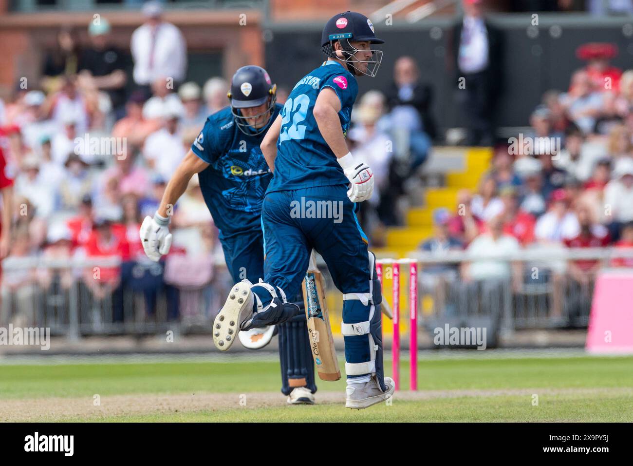 Old Trafford, Manchester domenica 2 giugno 2024. Mitch Wagstaff #22 Derbyshire County Cricket Club durante la partita Vitality Blast T20 tra Lancashire e Derbyshire County Cricket Club a Old Trafford, Manchester, domenica 2 giugno 2024. (Foto: Mike Morese | mi News) crediti: MI News & Sport /Alamy Live News Foto Stock