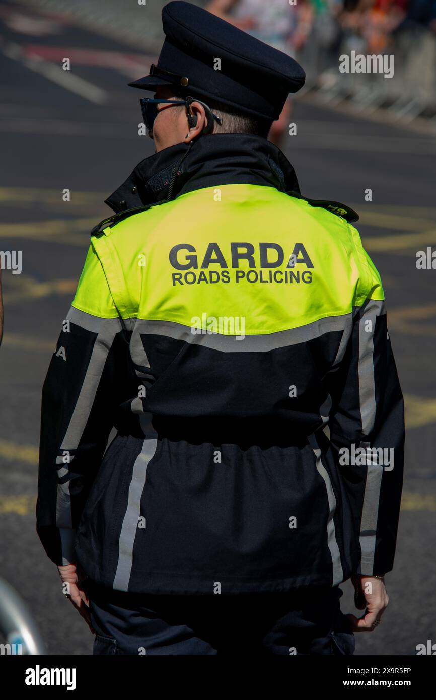 Veicoli della polizia irlandese descritti, garda durante il lavoro, Limerick, Irlanda, 05,05,2024 Foto Stock