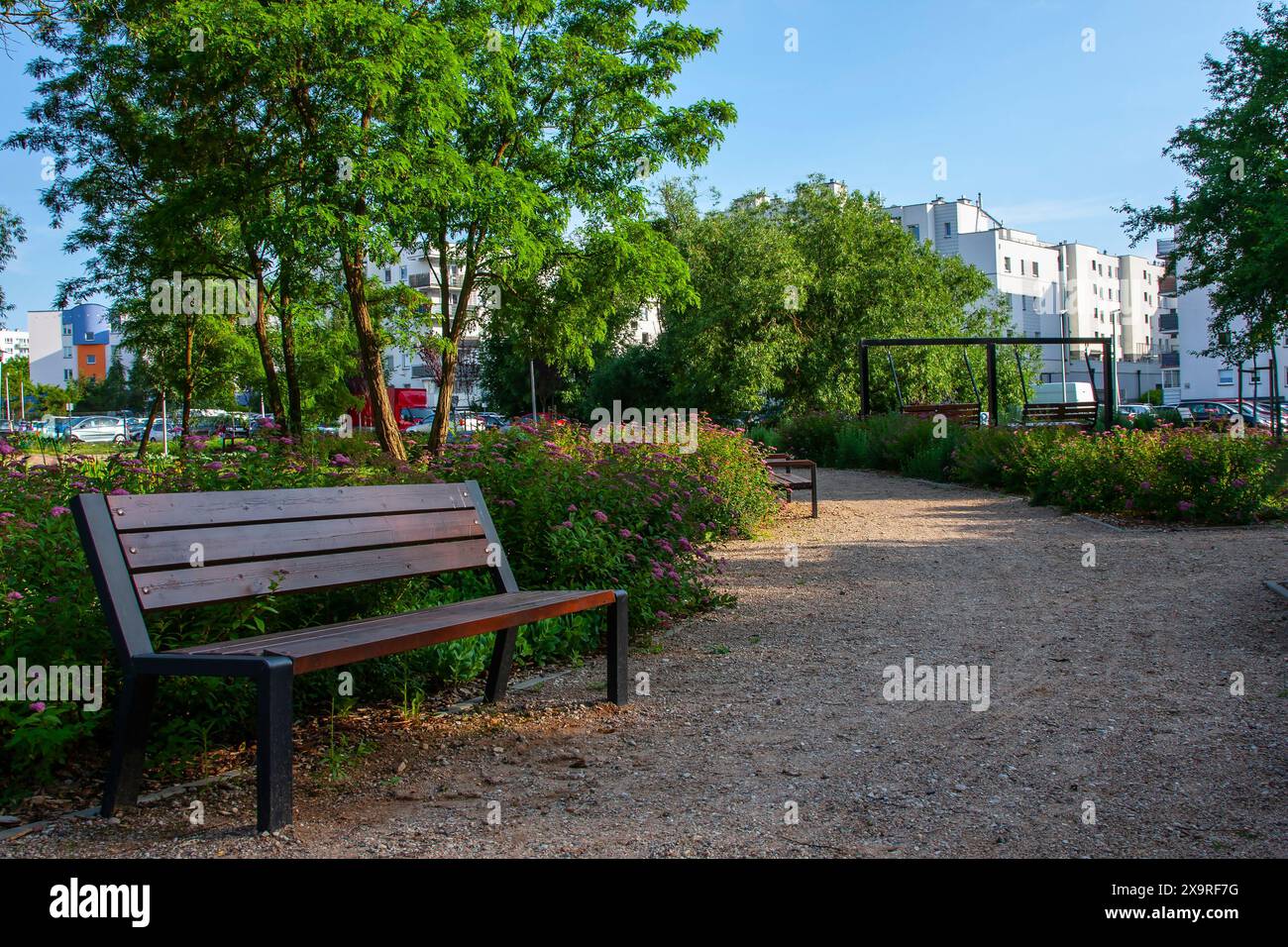 Un moderno complesso residenziale circondato dal verde, vicino al parco e un luogo per rilassarsi. Polonia, Podlasie, Bialystok Foto Stock