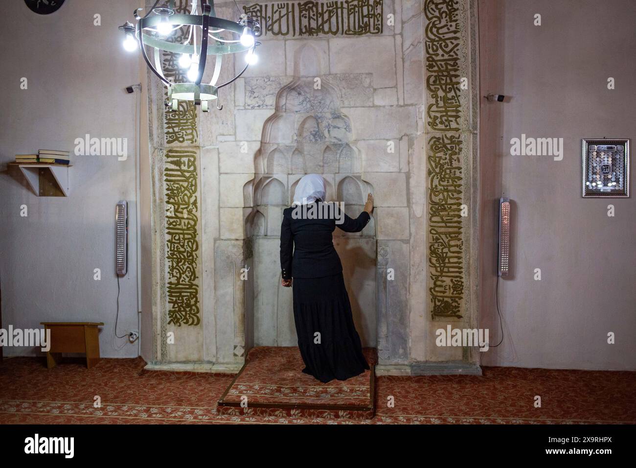 31 maggio 2024: Afyonkarahisay, Turchia, 1 giugno 2024: Vista architettonica interna della monumentale moschea di Ulu con colonne in legno ad Afyonkarahisar. La moschea, costruita tra il 1272 e il 1277, è uno degli esempi importanti di architettura moschea a pilastri in legno del periodo selgiuchide anatolico e del periodo Principato. (Credit Image: © Tolga Ildun/ZUMA Press Wire) SOLO PER USO EDITORIALE! Non per USO commerciale! Foto Stock