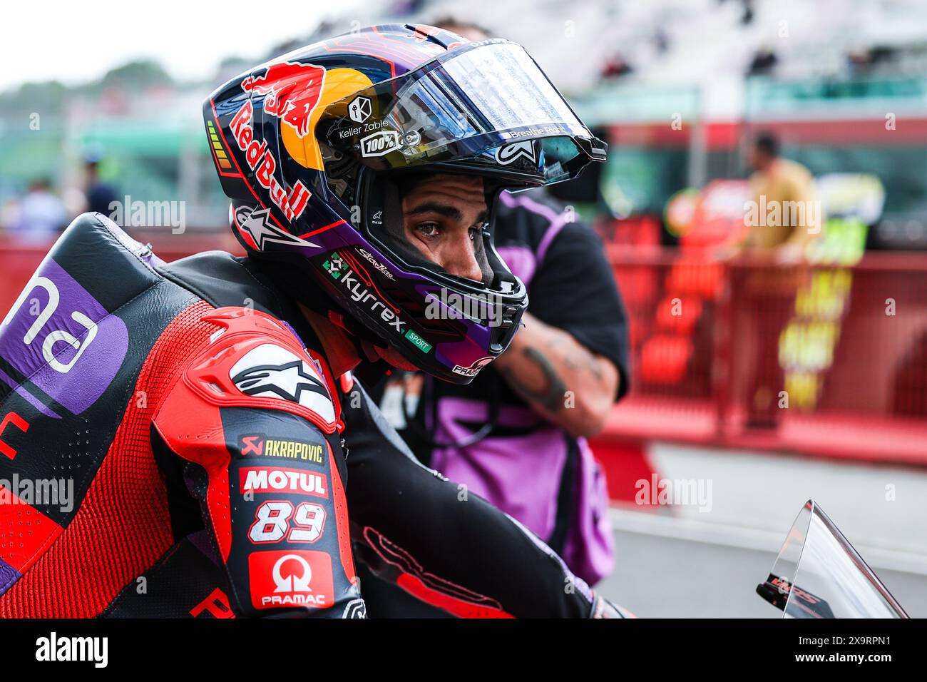 Jorge Martin di Spagna e prima Pramac Racing visti durante il Gran Premio d'Italia Brembo di MotoGP GP7 - prove libere Pit Lane sul circuito del Mugello a Scarperia. Foto Stock