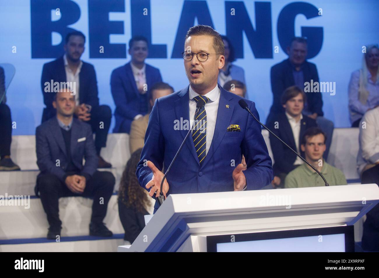 Anversa, Belgio. 1 gennaio 2000. Wouter Vermeersch di Vlaams Belang, nella foto durante la riunione elettorale "Grote V-Meeting" del partito fiammingo di estrema destra Vlaams Belang, ad Anversa, domenica 2 giugno 2024. Le elezioni del Parlamento europeo, della camera dei rappresentanti e dei parlamenti regionali e comunitari si terranno domenica 9 giugno 2024. BELGA FOTO HATIM KAGHAT credito: Belga News Agency/Alamy Live News Foto Stock