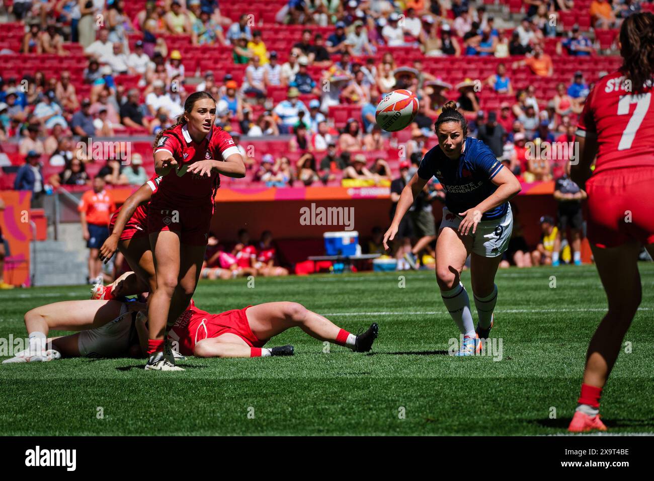 Madrid, Spagna. 2 giugno 2024. Le finali del campionato di rugby a 7 lo scorso giorno. SEMIFINALI DONNE, Canada 7s vs Francia 7s Questo weekend, squadre di tutto il mondo si sfidano nell'attesissima finale del campionato di rugby Sevens, mettendo in mostra velocità, abilità e strategia in un torneo frenetico ed emozionante. Ci si aspetta che gli spettatori riempiano gli stand, creando un'atmosfera elettrica nel locale. Crediti: Enriquepsans/Alamy Live News Foto Stock