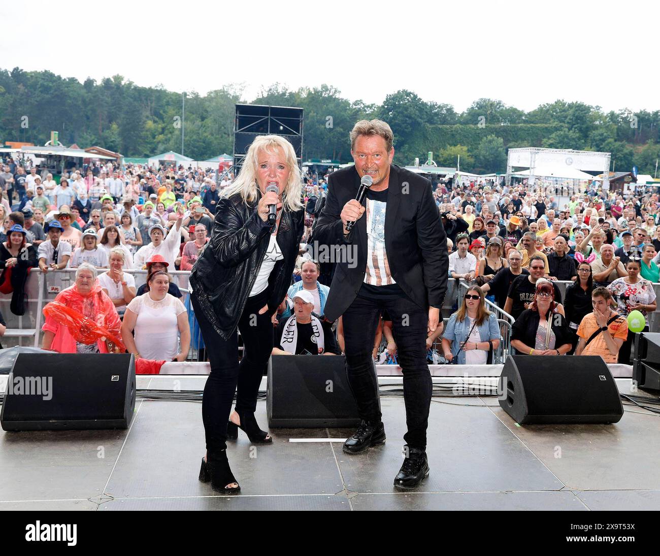 Bella Vista beim Open Air Schlager Olymp 2024 auf dem Berliner Festplatz. *** Bella Vista all'Open Air Schlager Olymp 2024 sulla fiera di Berlino Foto Stock