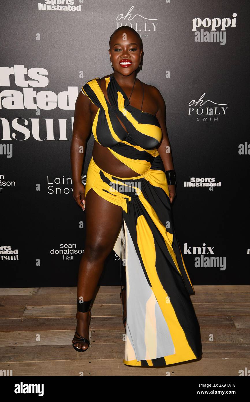 MIAMI BEACH, Florida - 1 GIUGNO: Hunter McGrady partecipa allo Sports Illustrated Swimsuit Runway Show durante la Miami Swim Week 2024 a W South Beach il 1° giugno 2024 a Miami Florida. Crediti: Mpi04/MediaPunch Foto Stock