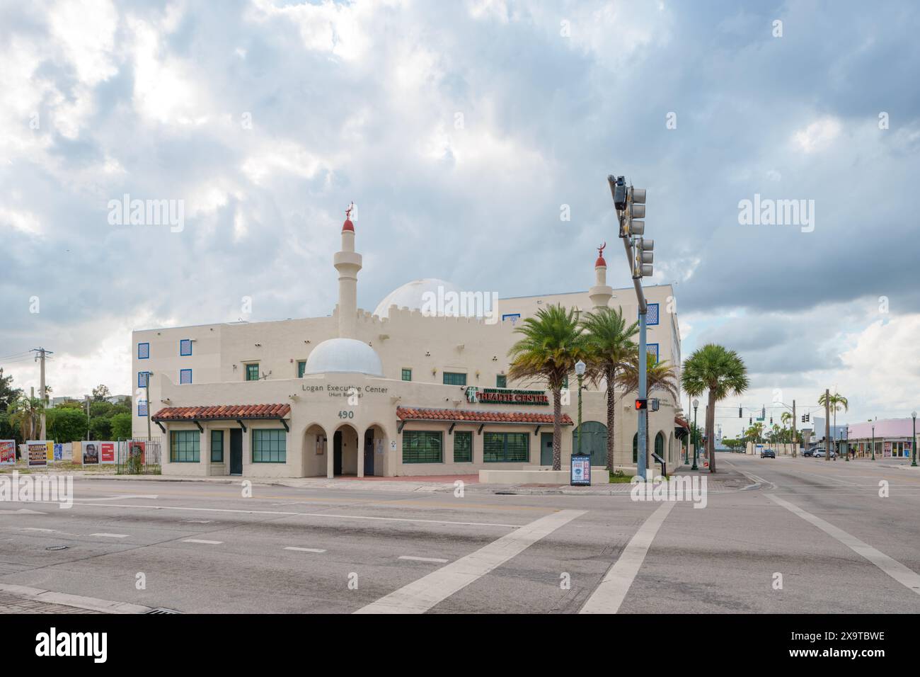 OPA Locka Miami, FL, USA - 1 giugno 2024: Jessie Trice Community Health Center, edificio storico di riferimento Opa Locka Foto Stock