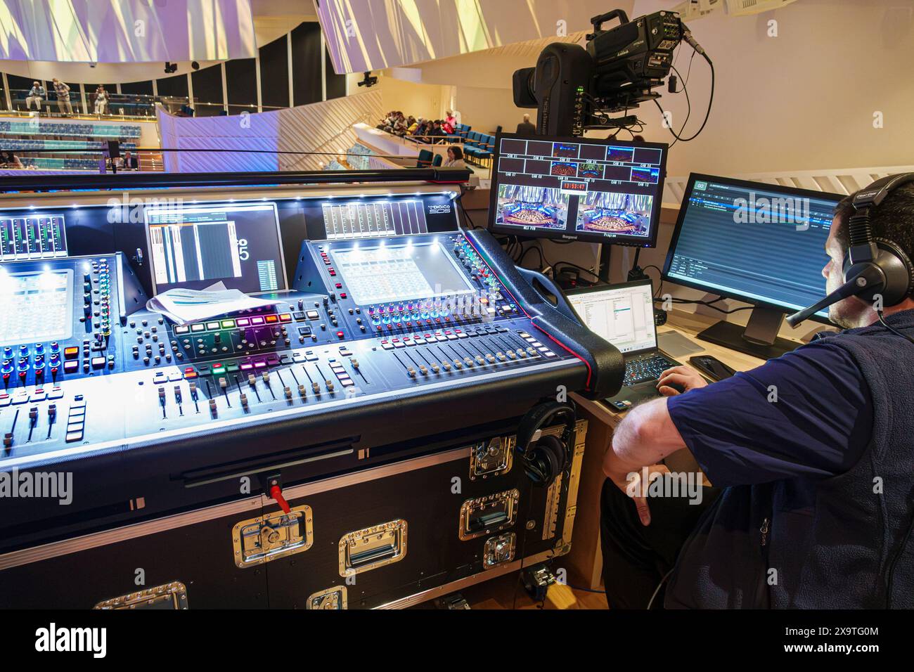 Miami Beach, Florida, New World Symphony NWS Center, architetto Frank Gehry, interni interni, uomini uomini uomini, adulti, residenti, mi Foto Stock