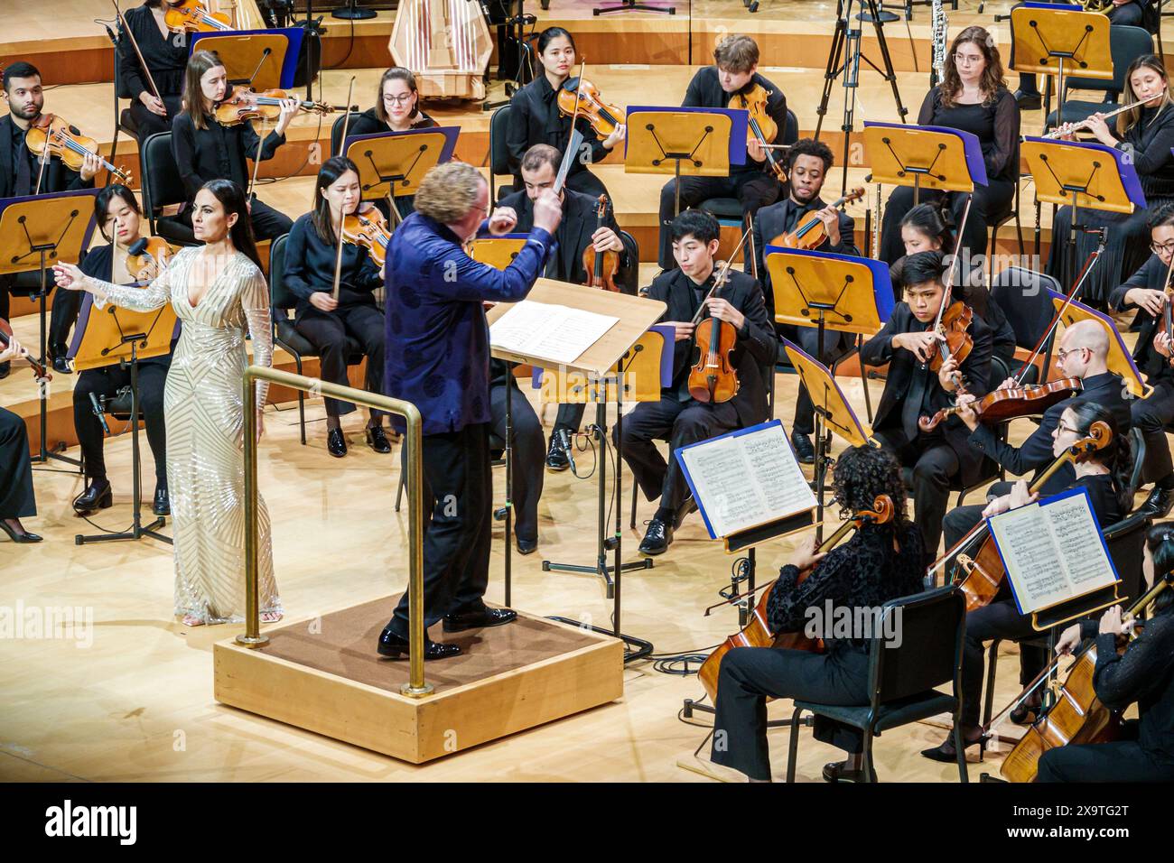 Miami Beach, Florida, centro New World Symphony NWS Center, architetto Frank Gehry, interni interni, Isabel Leonard mezzosoprano solista Foto Stock