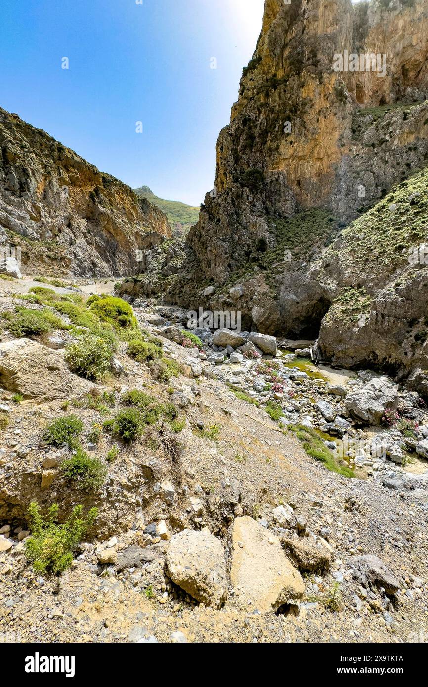 Vista dal famoso punto panoramico nella gola di Kourtaliotiko Kourtalioti Kourtaliotiko Gorge Kourtialoti Gorge, Creta, Grecia Foto Stock