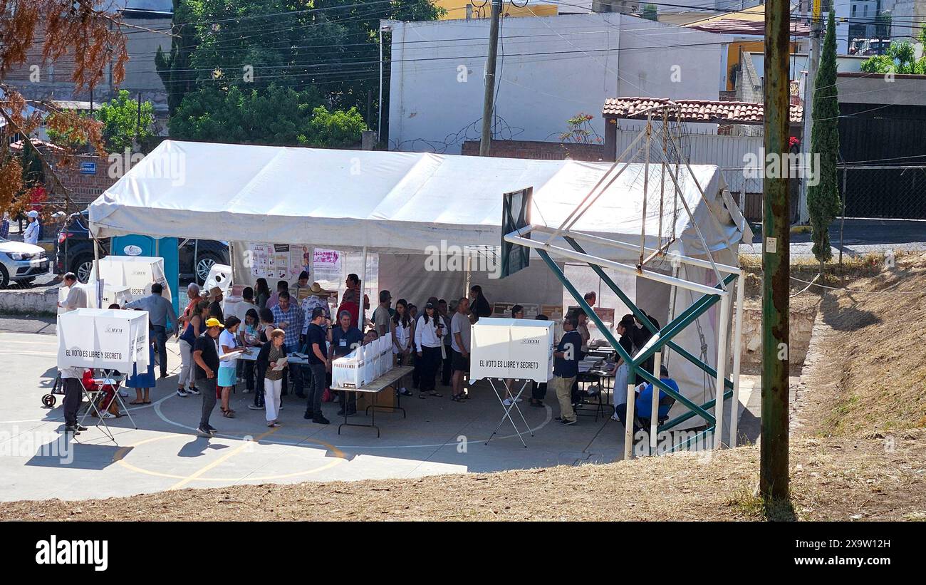 Città del Messico, Messico - 2 giugno 2024: Giorno delle elezioni per il presidente della Repubblica messicana, il partito Morena vince con Claudia Sheibaum Foto Stock