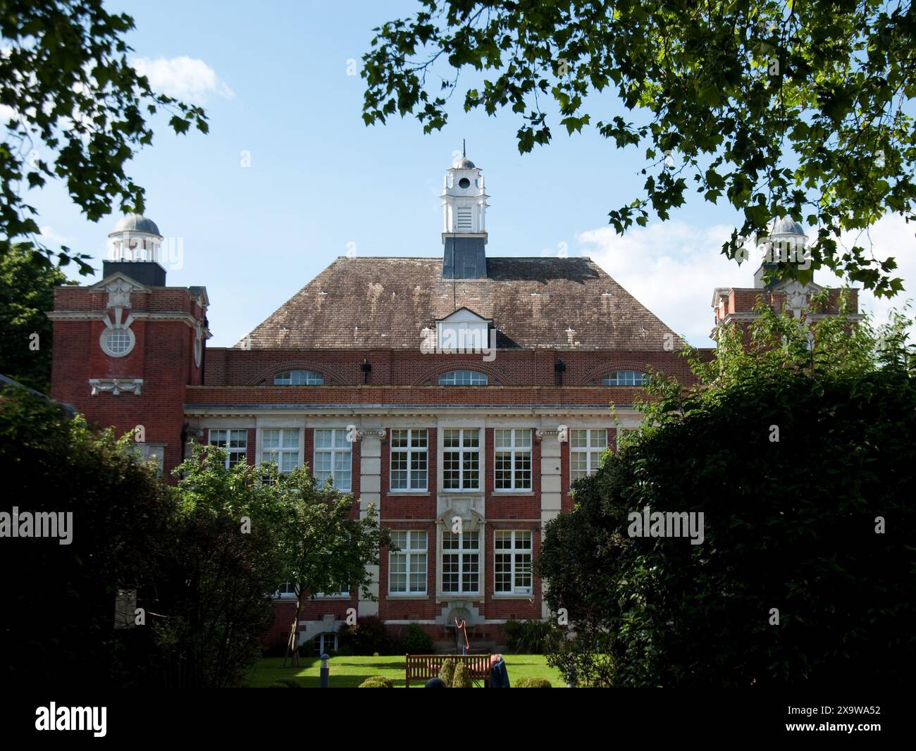 Coborn School for Girls, Bow, East London, Tower Hamlets, Londra, REGNO UNITO. La scuola è stata fondata nel 1701, su richiesta dopo la morte di Priscilla Coborn, Foto Stock