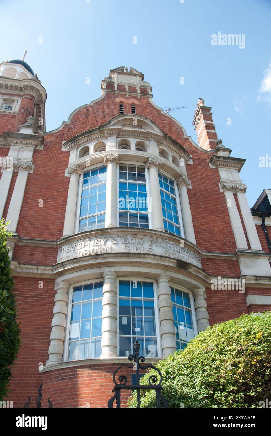 Coborn School for Girls, Bow, East London, Tower Hamlets, Londra, REGNO UNITO. La scuola è stata fondata nel 1701, su richiesta dopo la morte di Priscilla Coborn, Foto Stock