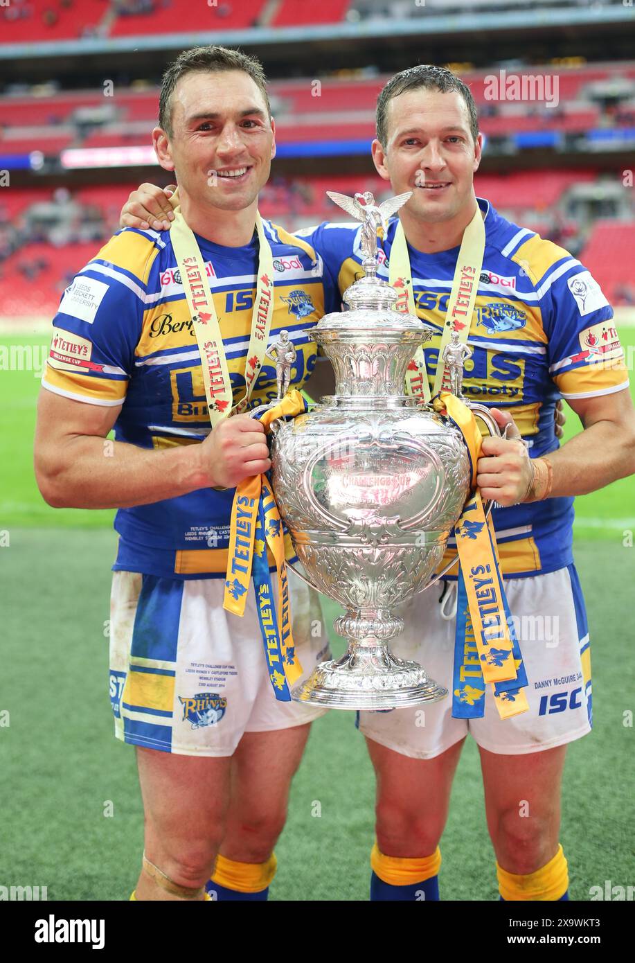 Rugby League Challenge Cup Final Leeds vs Castleford Try marcatore Danny McGuire e capitano Kevin Sinfield foto di Gavin Rodgers/ Pixel8000 ltd foto 07917221968 Foto Stock