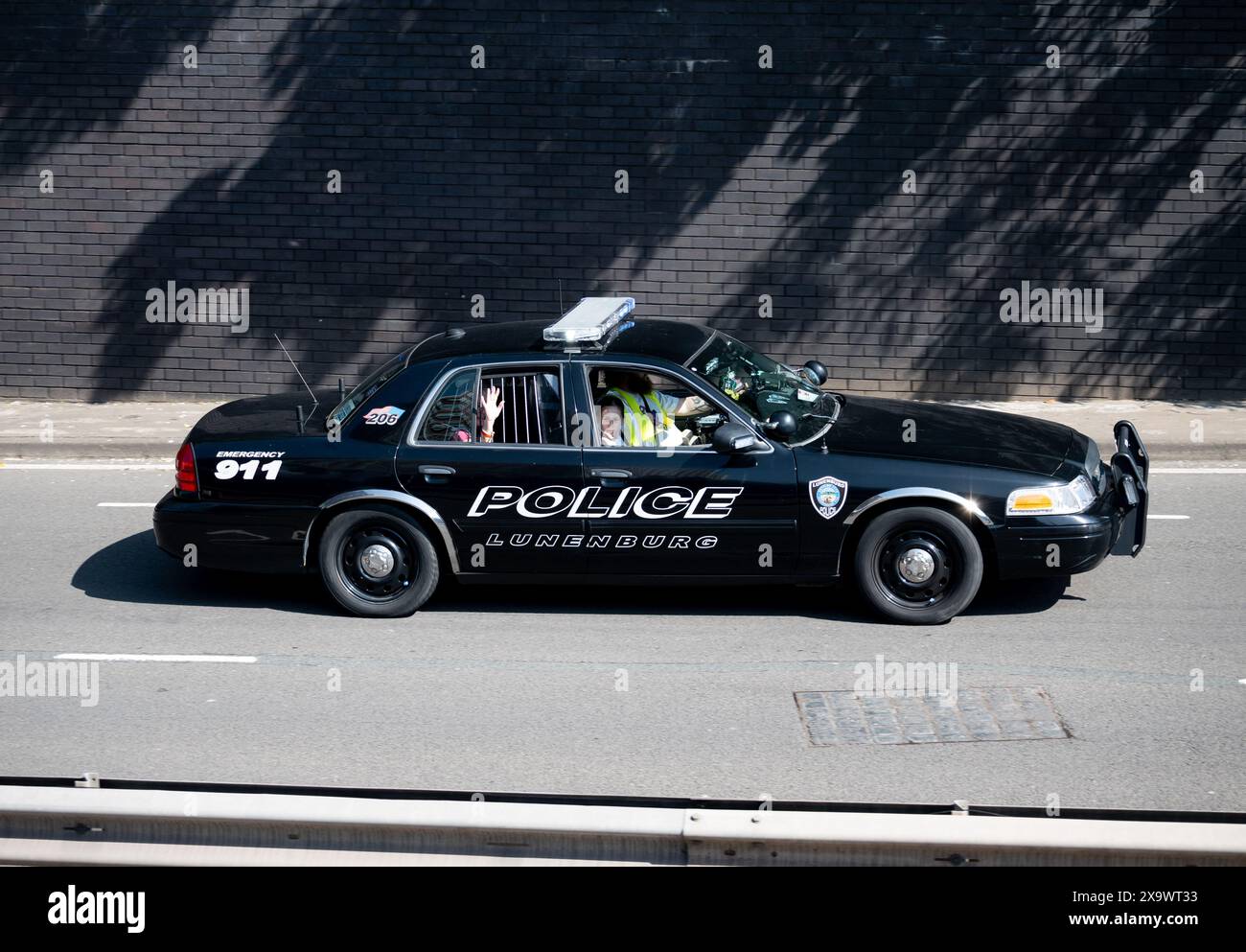 Macchina della polizia di Lunenburg. Coventry Motofest 2024, West Midlands, Regno Unito Foto Stock