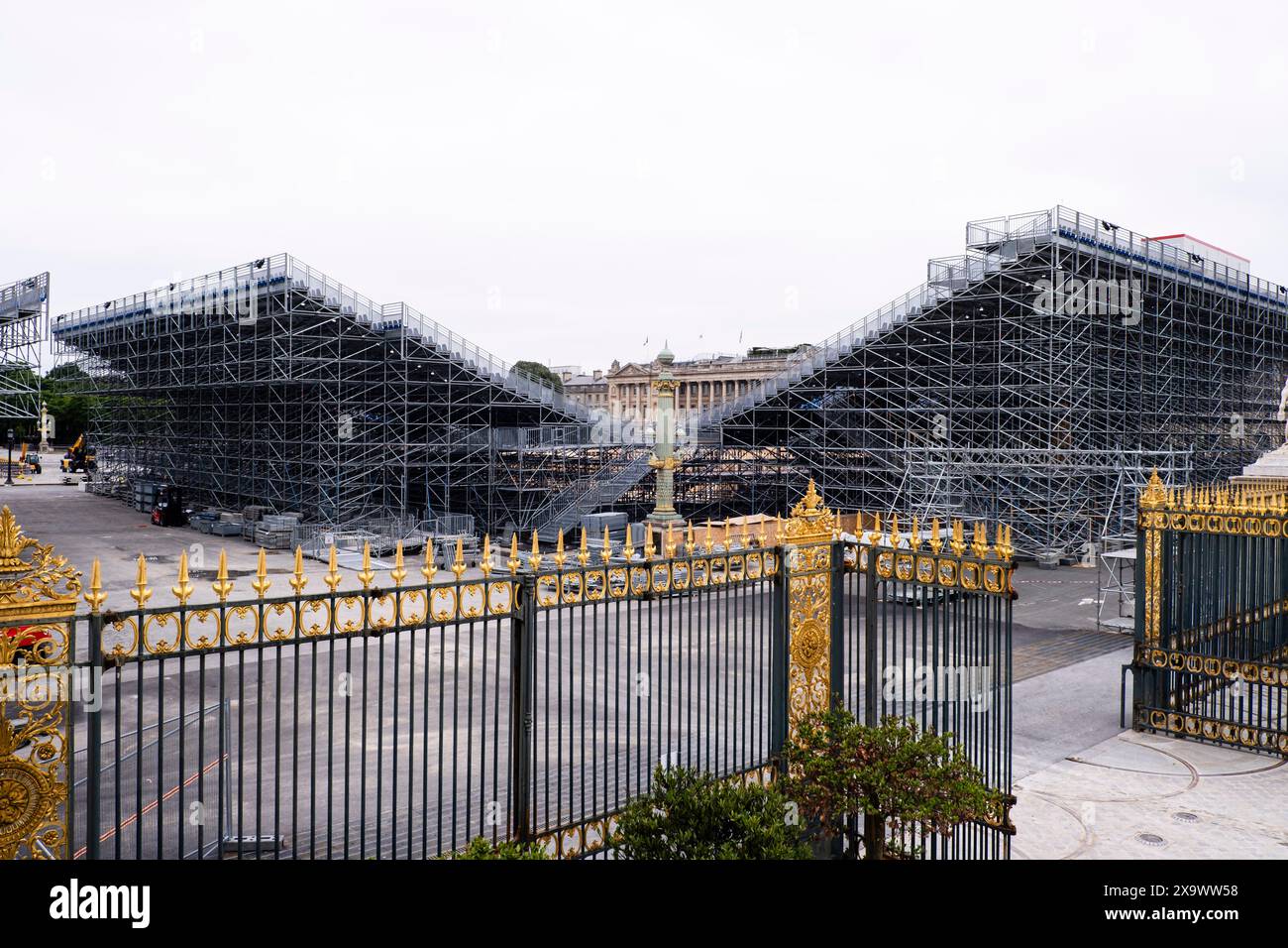 Parigi, Francia. 3 giugno 2024. In Place de la Concorde sono stati eretti degli spettatori per i giochi olimpici. Frank Molter/Alamy Live News Foto Stock