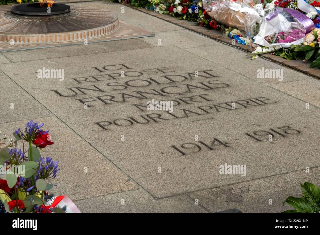 Parigi, Francia, 22 aprile 2024: Una vista della prima guerra mondiale francese, tomba del Milite Ignoto Foto Stock