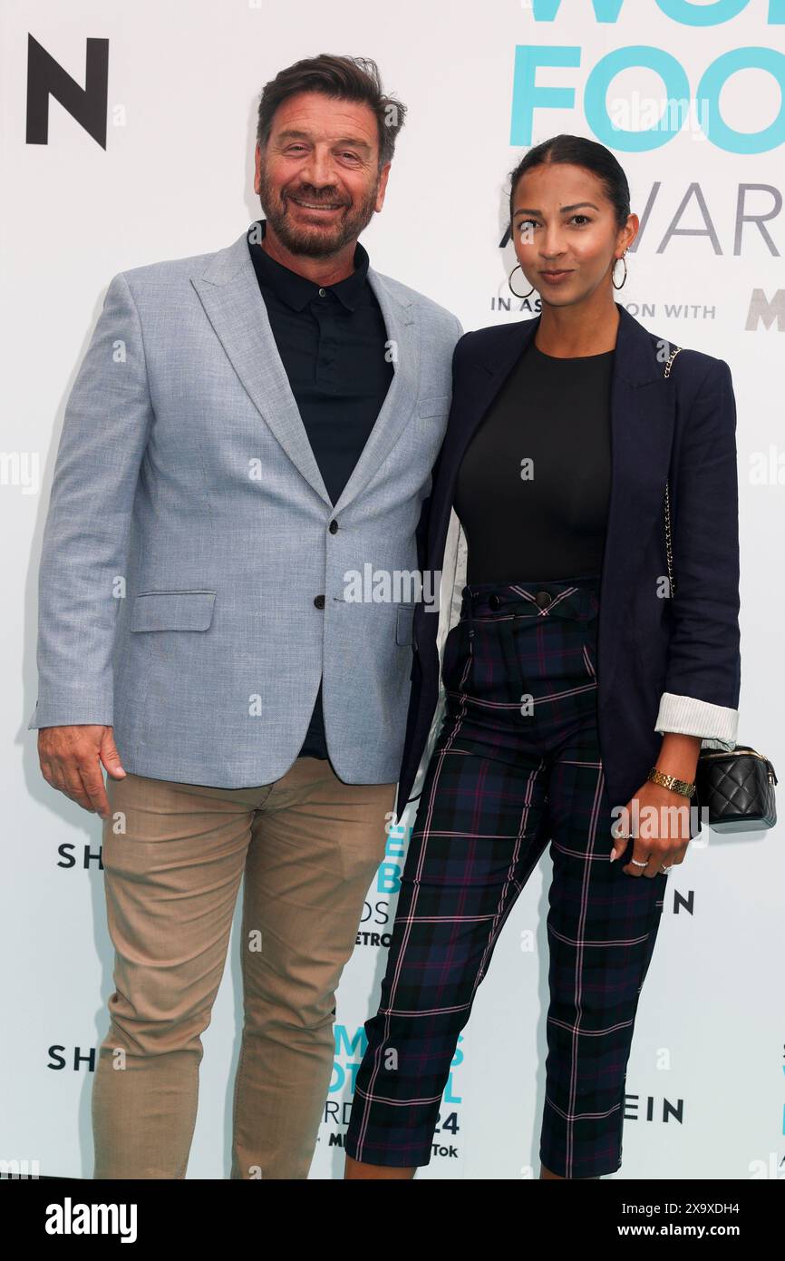 Nick Knowles e Katie Dadzie partecipano ai Women's Football Awards 2024 al Marriott Grosvenor Square di Mayfair. (Foto di Cat Morley / SOPA Images / Sipa USA) Foto Stock