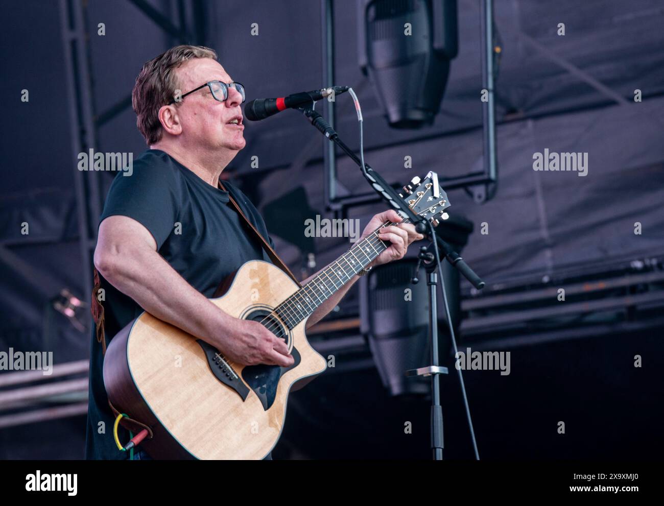 Band scozzese The Proclaimers che suona dal vivo al Latitude Festival di Henham Park nel Suffolk. Foto Stock