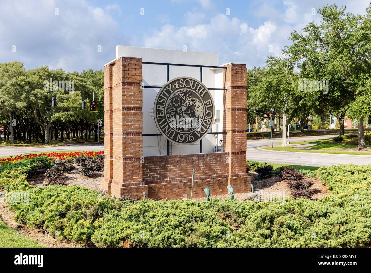 La University of South Florida è un'università pubblica di ricerca con il suo campus principale a Tampa, Florida. La loro mascotte è The Bulls. Foto Stock