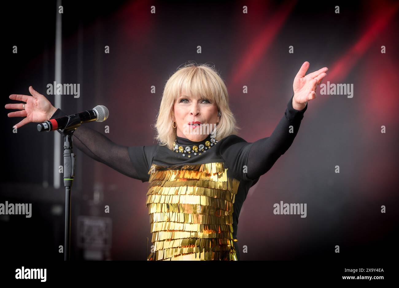 Leyland, Lancashire, domenica 26 maggio 2024. La cantante e attrice Toyah Wilcox si esibisce sul palco all'annuale festival Music in the Park di Worden Park, Los Angeles Foto Stock