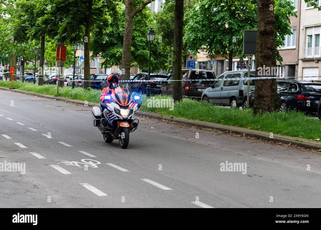 Jette, Bruxelles regione capitale, Belgio 2 giugno 2024 - polizia di pattuglia autostradale scorta al Brussels Cycling Classic 2024 Foto Stock