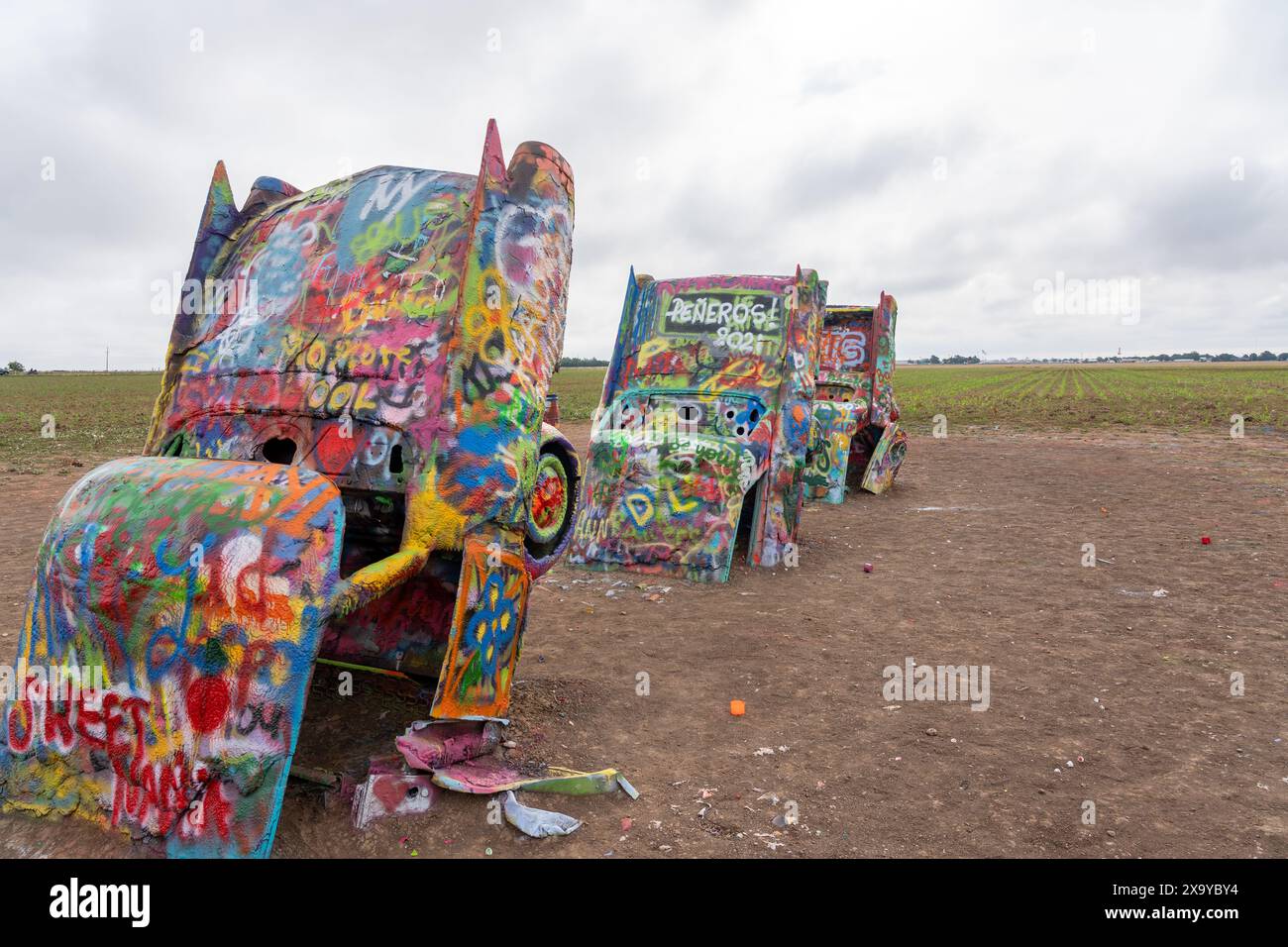Installazione artistica del Cadillac Ranch ad Amarillo, Texas, Stati Uniti Foto Stock