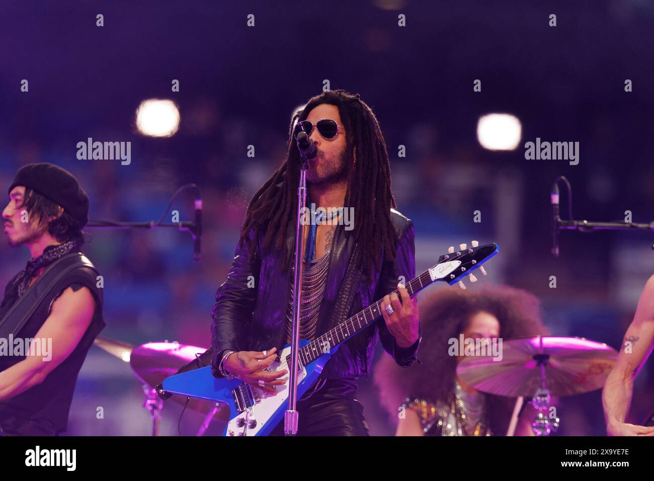Lenny Kravitz con il kickoff show durante la finale di Champions