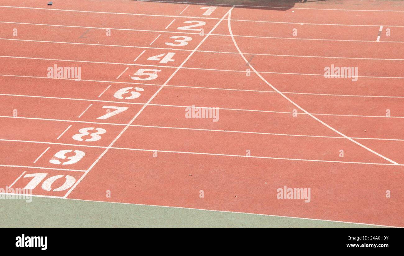 La pista rossa di un'università di Wuhan è adagiata su un'enorme piattaforma di osservazione Foto Stock