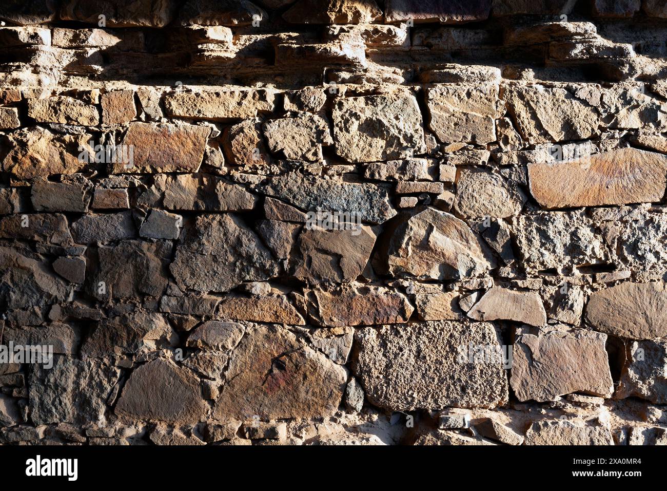 Europa, Spagna, Badajoz, Merida, Anfiteatro di Merida (antiche rovine romane), antiche mura di pietra che supportano il tunnel Foto Stock