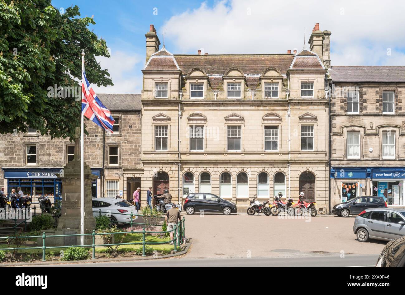 L'ex Lloyds Bank, un edificio elencato, a Rothbury, High Street, Northumberland, Inghilterra, Regno Unito Foto Stock