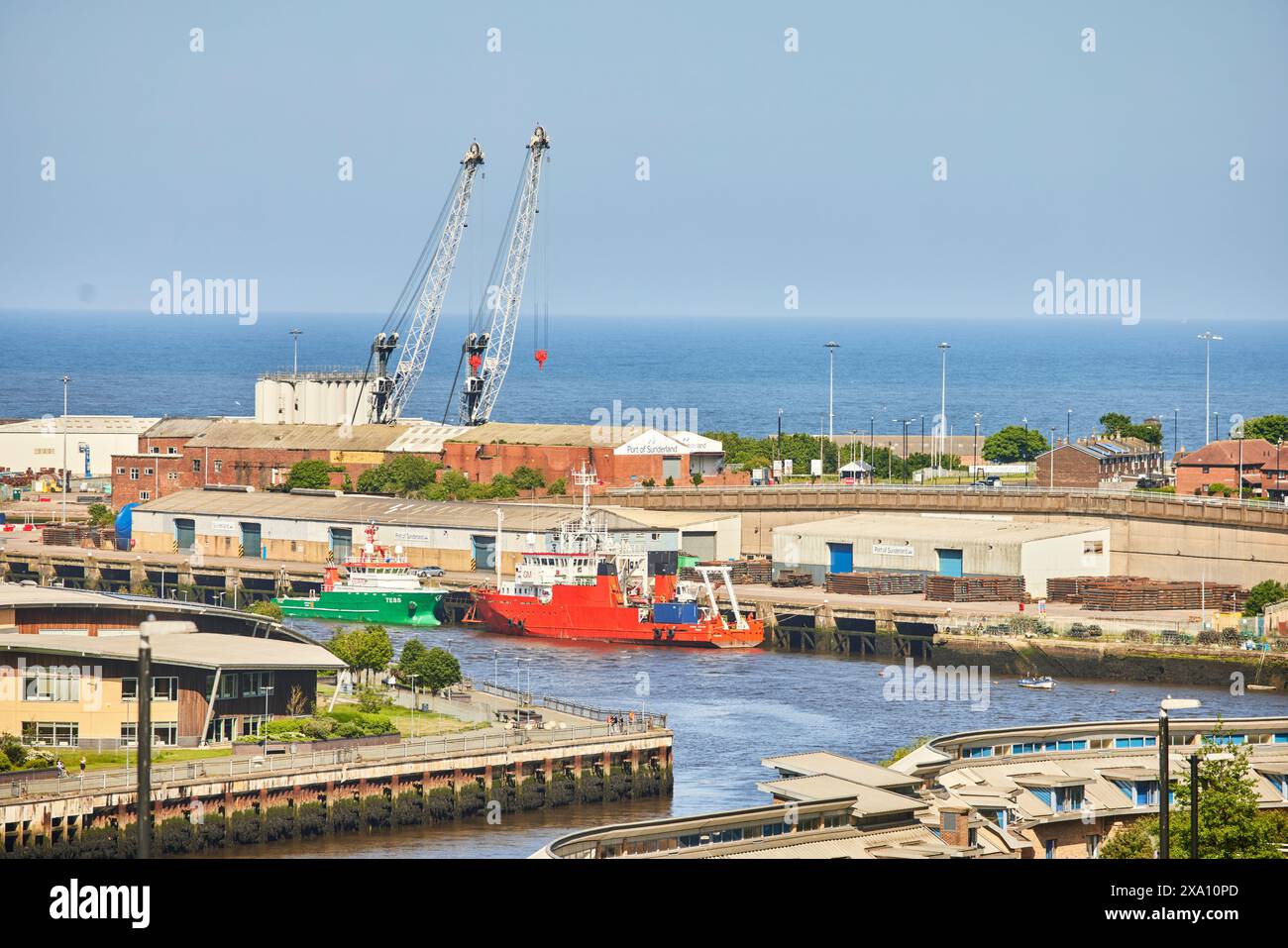 Sunderland, Tyne e Wear, i moli sul fiume indossano Foto Stock