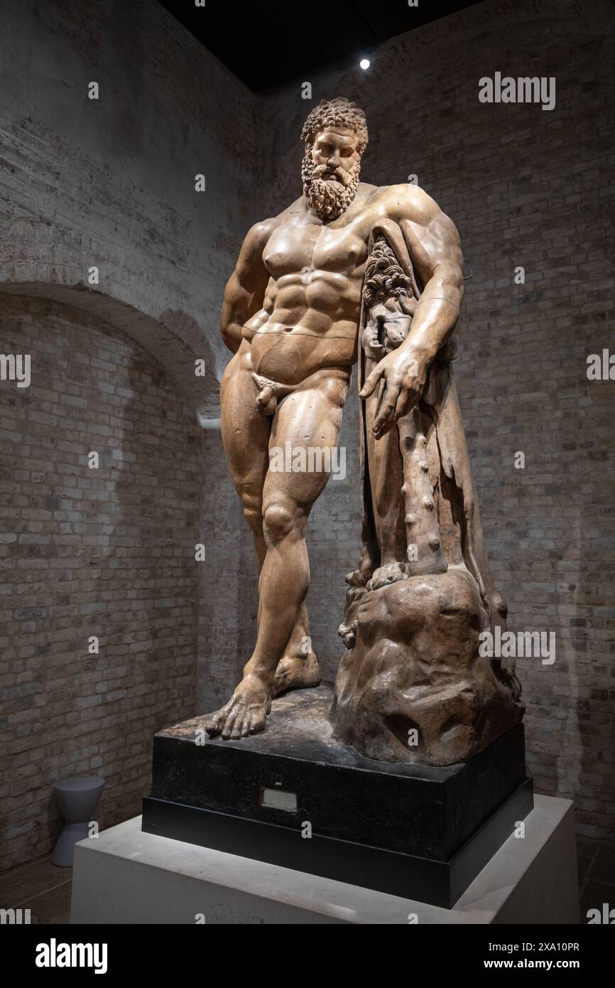 Cast degli Ercole Farnese, alla Royal Academy of Arts di Londra Foto Stock