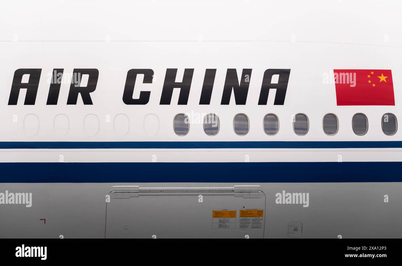 Eine Passagiermaschine von Air China rollt auf dem Vorfeld des Flughafen Frankfurt. Francoforte sul meno Assia Deutschland *** taxi aerei passeggeri Air China sul piazzale dell'aeroporto di Francoforte Francoforte sul meno Assia Germania Foto Stock