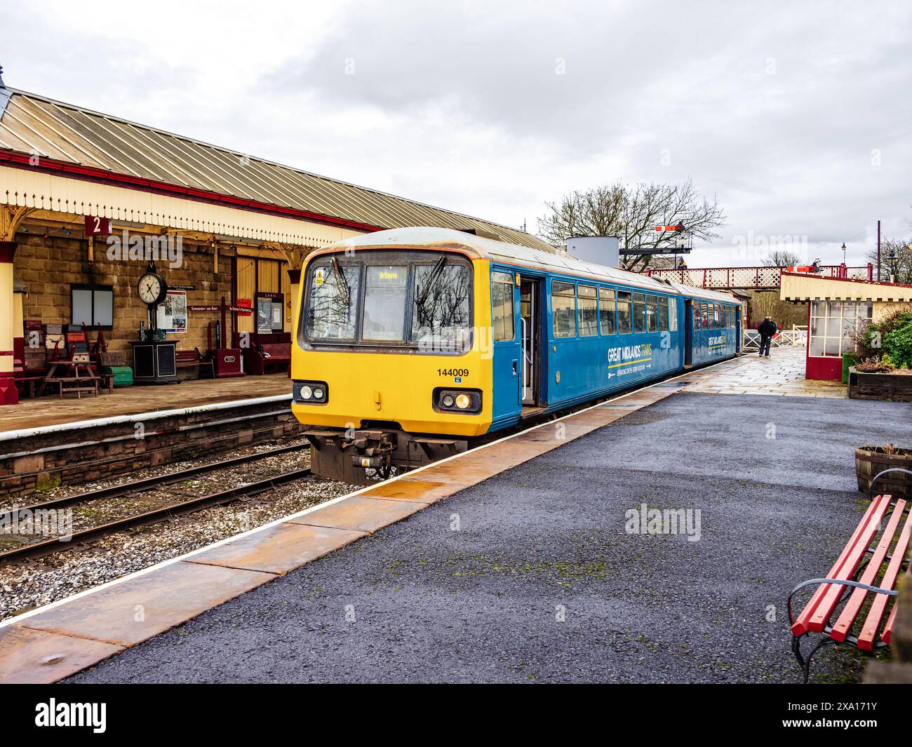 Ramsbottom Bury Regno Unito 7 marzo 2024. Stazione ferroviaria di Ramsbottom con treno diesel elettrico al binario Foto Stock