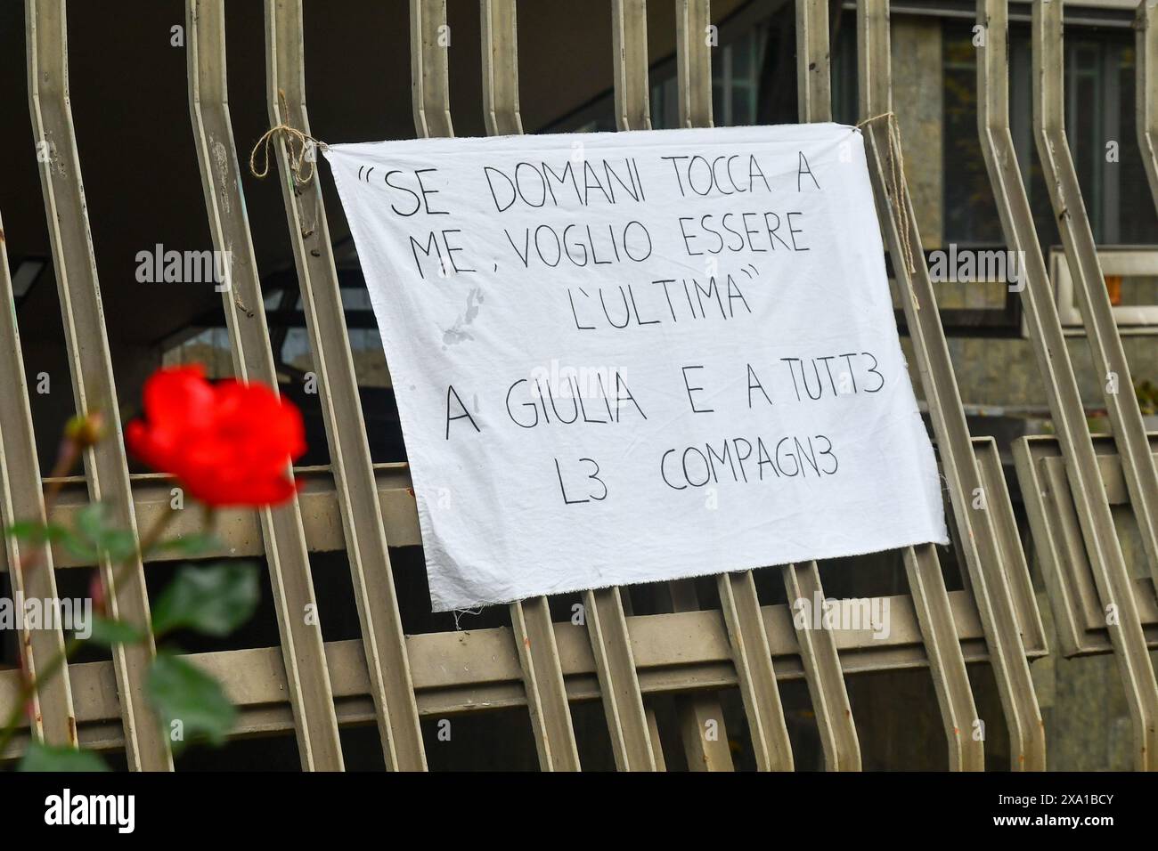 Firma contro i femicidi: "Se domani è il mio turno, voglio essere l'ultimo. A Giulia e a tutti i compagni, Università Palazzo nuovo, Torino, Italia Foto Stock