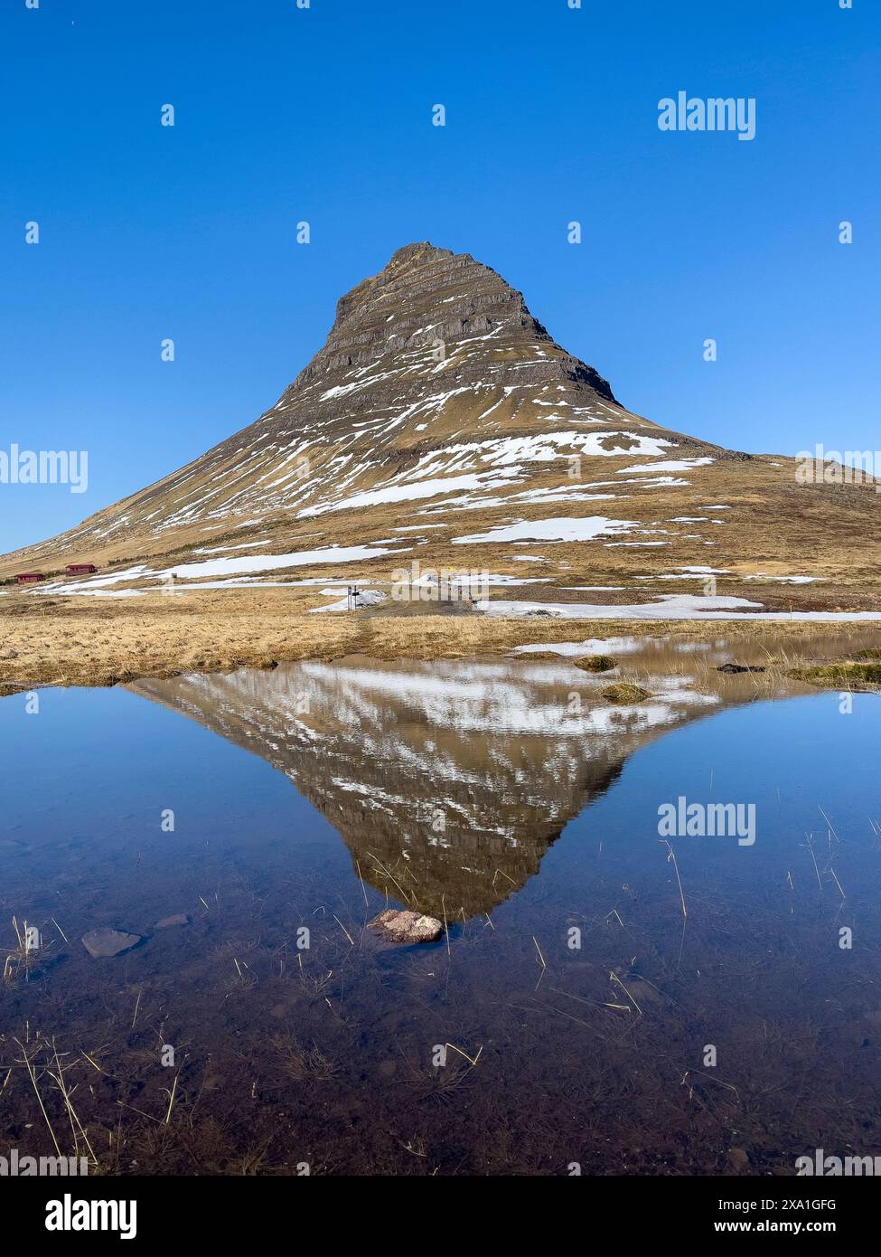 Islanda, Penisola di Snaefellsnes, Kirkjufell, nota anche come montagna della Chiesa, alta 463 m vicino alla città di Grundarfjörður. Kirkjufell era una delle riprese. Foto Stock