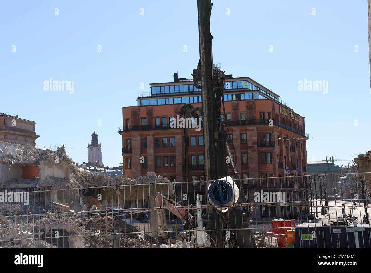 Questo edificio fu costruito nei primi anni '1970, ma non soddisfaceva i requisiti odierni per gli edifici. I lavori continueranno fino al 2026 Foto Stock