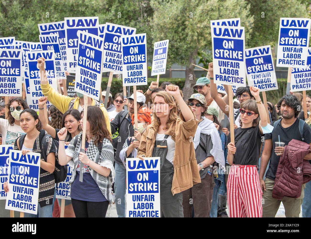 Santa Barbara, California, Stati Uniti. 3 giugno 2024. I lavoratori accademici dell'Università della California a Santa Barbara, rappresentati dalla United Auto Workers Local 4811, si uniscono ai loro colleghi in altri campus UC abbandonando il lavoro e andando in sciopero, citando pratiche di lavoro sleali sulle azioni di UCÃs durante le proteste pro-palestinesi e le repressioni dell'accampamento. Crediti: ZUMA Press, Inc./Alamy Live News Foto Stock