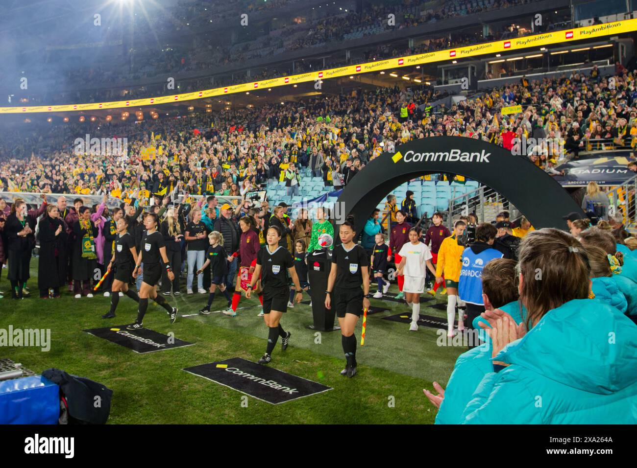 Sydney, Australia. 3 giugno 2024. Gli arbitri della partita camminano sul campo prima dell'amichevole internazionale tra Australia e Cina all'Accor Stadium il 3 giugno 2024 a Sydney, Australia Credit: IOIO IMAGES/Alamy Live News Foto Stock